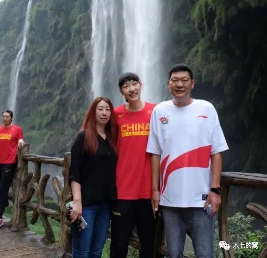 美女把尿口露出来